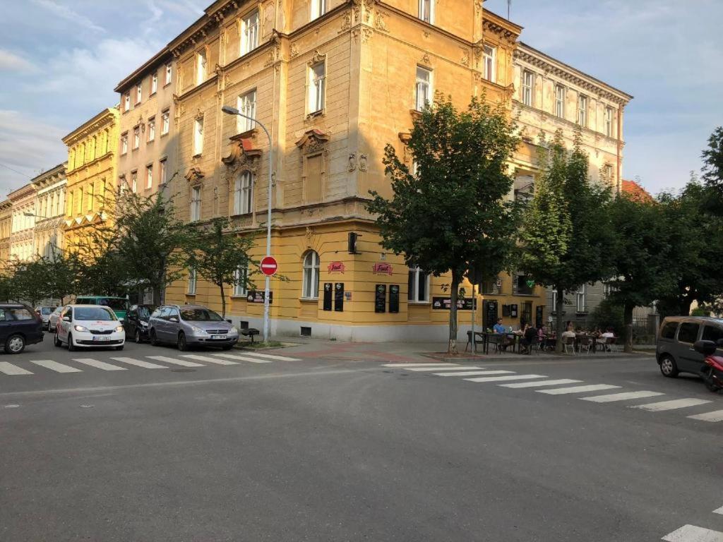 Rooms Veveri - Uvoz, 10 Min Peski Do Centru Brno Exterior foto